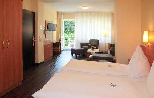 Deluxe double room (south side)