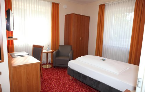 Deluxe single rooms